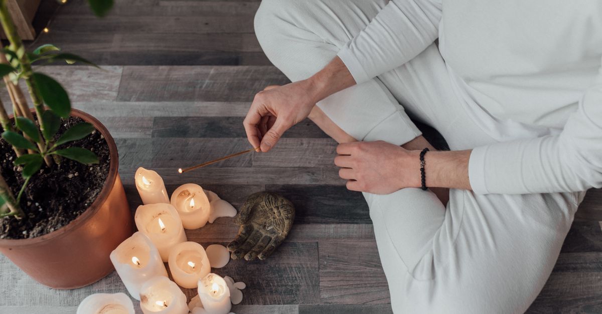 Meditasyon ve Yoga İçin En İyi Tütsü Kokuları
