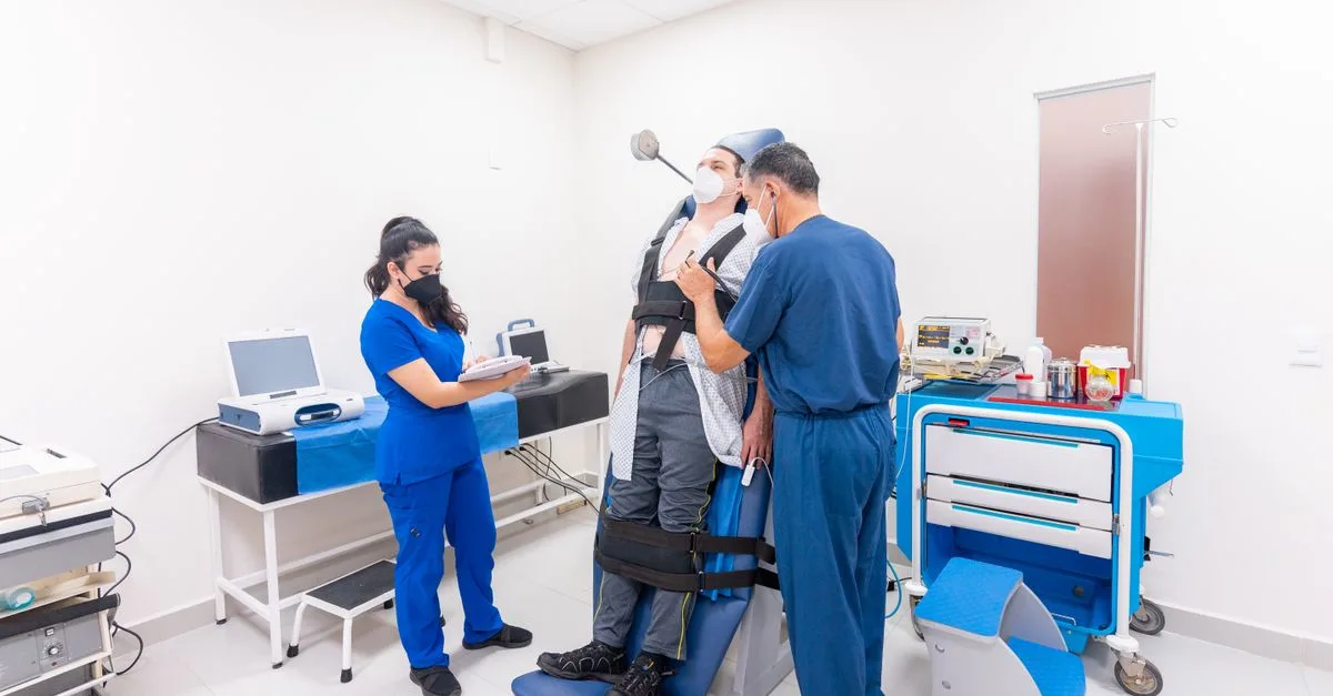 İnme (Felç) Sonrası Rehabilitasyon: Aileler İçin Yol Haritası — İlk Günden Yeniden Yürümeye