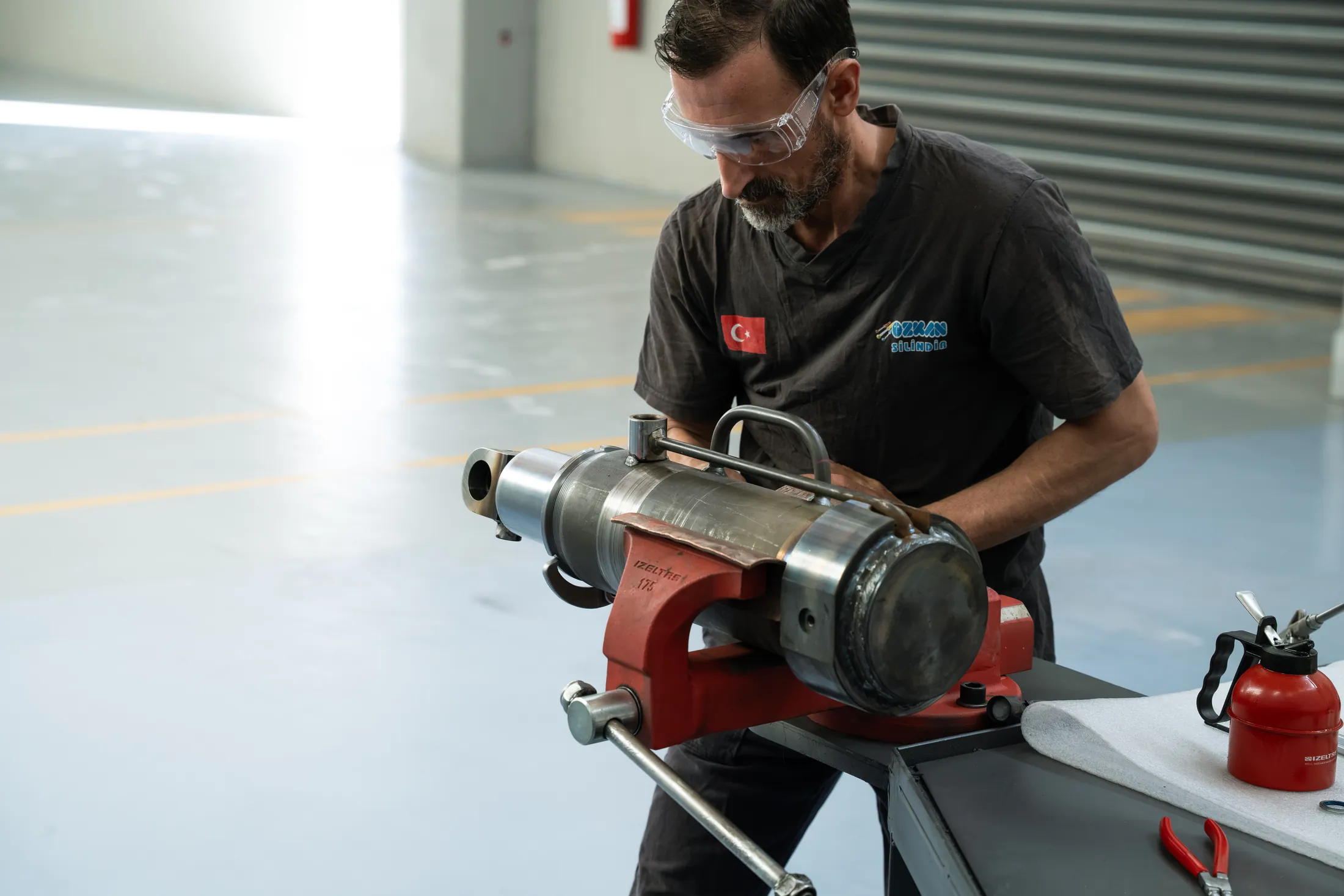 What Is Hydraulic Cylinder Overhaul? Symptoms, Process, and Overhaul vs. Replacement