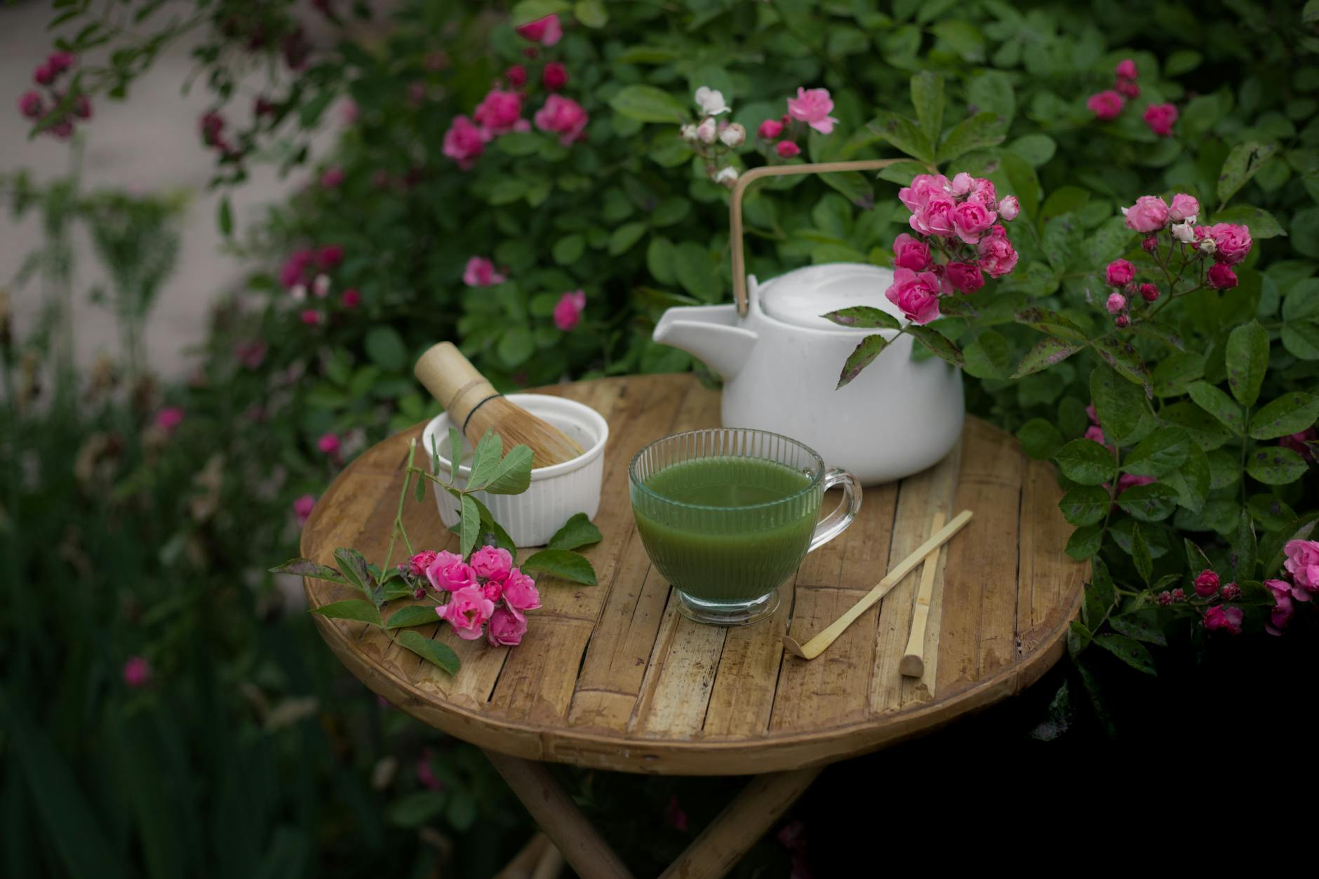 Matcha Çayının Bilim Destekli Sağlık Faydaları: Yeşil Mucize Tozu Rehberi